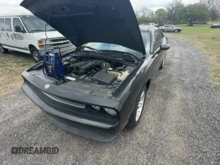 ✅ 2009 Dodge Challenger SE • VIN: 2B3LJ44V89H577103 • Lot: 48202545. Wystawiony na Copart z przebiegiem 172 791 mil. Bezpłatny archiwum sprzedaży aukcyjnych z USA i szczegółowy raport historii pojazdu na DreamBid. Zdjęcie 11.