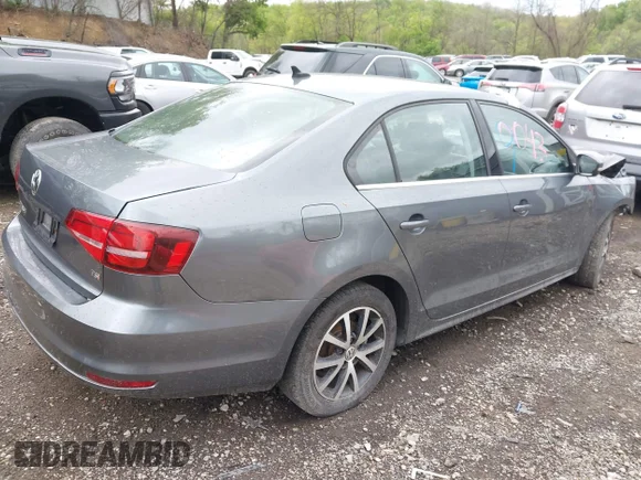 ✅ 2017 Volkswagen Jetta SE • VIN: 3VWDB7AJ7HM266942 • Лот: 45109043. Опубліковано раніше на IAAI з пробігом 78 826 миль. Безкоштовний доступ до архіву аукціонних продажів зі США та докладний звіт про історію автомобіля на DreamBid. Зображення 4.