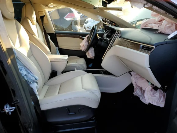 ✅ 2018 Tesla Model X 75D • VIN: 5YJXCDE25JF090210 • Лот: 59526472. Опубліковано раніше на Copart з пробігом Не вказано. Безкоштовний доступ до архіву аукціонних продажів зі США та докладний звіт про історію автомобіля на DreamBid. Зображення 5.