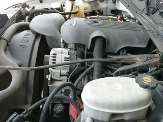 2004 Chevrolet Silverado 1500 LS z VIN 1GCEC14T24Z121685, wystawiony jako IAAI lot #42187789 z przebiegiem 121 667 mil mil oraz . Historia ofert i sprzedaży dostępna na DreamBid. Obrazek 13.