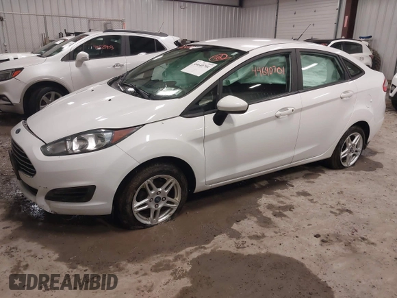 ✅ 2019 Ford Fiesta SE • VIN: 3FADP4BJ4KM122554 • Lot: 44640701. Wystawiony na IAAI z przebiegiem 71 610 mil. Bezpłatny archiwum sprzedaży aukcyjnych z USA i szczegółowy raport historii pojazdu na DreamBid. Zdjęcie 2.