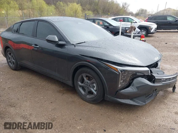 ✅ 2026 Kia K4 LXS • VIN: 3KPFT4DE3TE305373 • Лот: 44839288. Опубліковано раніше на IAAI з пробігом 559 миль. Безкоштовний доступ до архіву аукціонних продажів зі США та докладний звіт про історію автомобіля на DreamBid. Зображення 1.