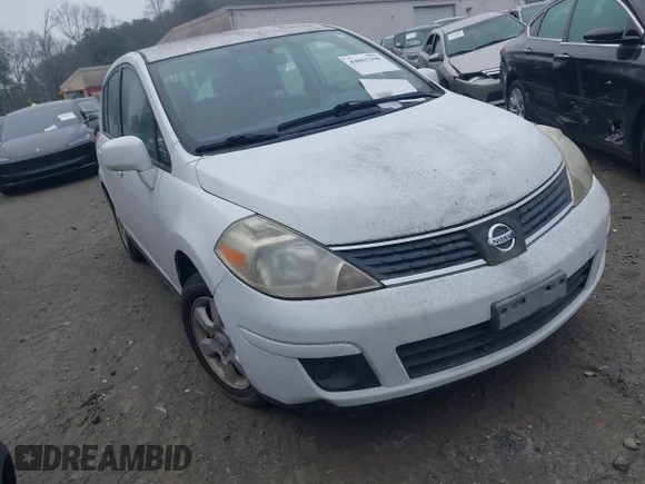 ✅ 2009 Nissan Versa SL • VIN: 3N1BC13EX9L388810 • Lot: 44061108. Wystawiony na IAAI z przebiegiem 152 658 mil. Bezpłatny archiwum sprzedaży aukcyjnych z USA i szczegółowy raport historii pojazdu na DreamBid. Zdjęcie 1.