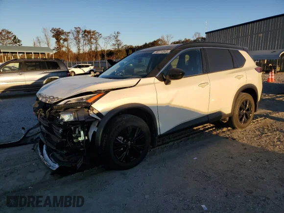 ✅ 2023 Nissan Rogue SV • VIN: JN8BT3BA8PW003490 • Лот: 90114565. Опубліковано раніше на Copart з пробігом 60 674 миль. Безкоштовний доступ до архіву аукціонних продажів зі США та докладний звіт про історію автомобіля на DreamBid. Зображення 1.