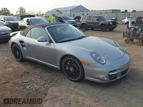✅ 2012 Porsche 911 Turbo • VIN: WP0CD2A91CS773384 • Lot: 43159256. Wystawiony na IAAI z przebiegiem Nie podano. Bezpłatny archiwum sprzedaży aukcyjnych z USA i szczegółowy raport historii pojazdu na DreamBid. Zdjęcie 1.