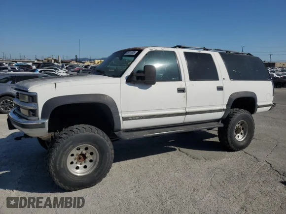 ✅ 1999 Chevrolet Suburban • VIN: 1GNGK26J7XJ489089 • Лот: 55211905. Опубликован ранее на Copart с пробегом 177 558 миль. Бесплатный доступ к архиву аукционных продаж из США и подробный отчёт об истории автомобиля на DreamBid. Изображение 1.