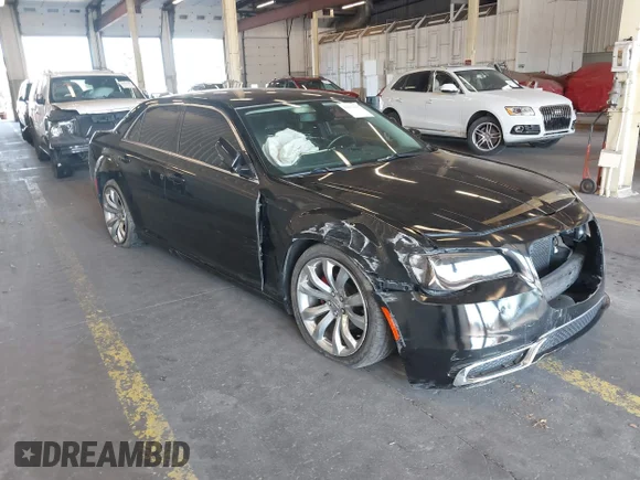 ✅ 2019 Chrysler 300 Touring • VIN: 2C3CCAAG0KH517324 • Lot: 42850970. Wystawiony na IAAI z przebiegiem 81 342 mil. Bezpłatny archiwum sprzedaży aukcyjnych z USA i szczegółowy raport historii pojazdu na DreamBid. Zdjęcie 1.