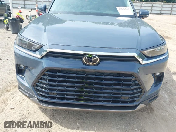 ✅ 2026 Toyota Highlander XLE • VIN: 5TDAAAB55TS116828 • Lot: 45196115. Wystawiony na IAAI z przebiegiem 4 631 mil. Bezpłatny archiwum sprzedaży aukcyjnych z USA i szczegółowy raport historii pojazdu na DreamBid. Zdjęcie 6.