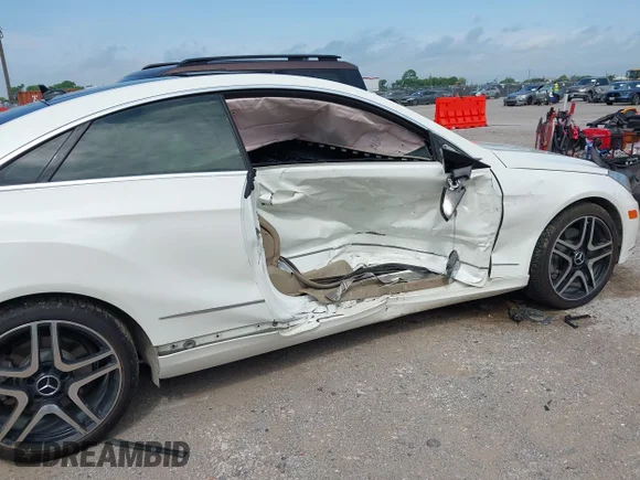 ✅ 2013 Mercedes-Benz E 350 • VIN: WDDKJ5KB3DF199796 • Lot: 44855893. Listed on IAAI with 81,388 mi. Free auction sales archive from the USA and detailed vehicle history report at DreamBid. Image 6.