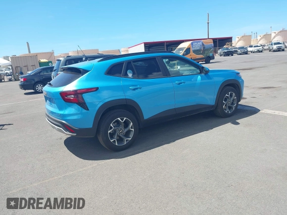✅ 2025 Chevrolet Trax LT • VIN: KL77LHEP5SC141400 • Lot: 43187190. Wystawiony na IAAI z przebiegiem 6 029 mil. Bezpłatny archiwum sprzedaży aukcyjnych z USA i szczegółowy raport historii pojazdu na DreamBid. Zdjęcie 4.