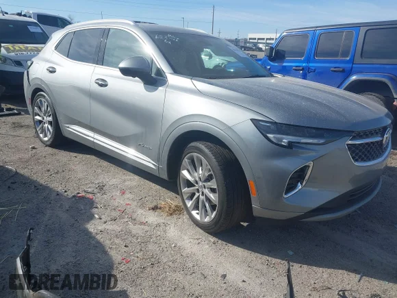 ✅ 2023 Buick Envision Avenir • VIN: LRBFZRR42PD021525 • Lot: 44370924. Wystawiony na IAAI z przebiegiem 33 559 mil. Bezpłatny archiwum sprzedaży aukcyjnych z USA i szczegółowy raport historii pojazdu na DreamBid. Zdjęcie 1.