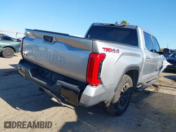 ✅ 2024 Toyota Tundra SR5 • VIN: 5TFLA5DB3RX129986 • Lot: 42686952. Wystawiony na IAAI z przebiegiem 23 233 mil. Bezpłatny archiwum sprzedaży aukcyjnych z USA i szczegółowy raport historii pojazdu na DreamBid. Zdjęcie 4.