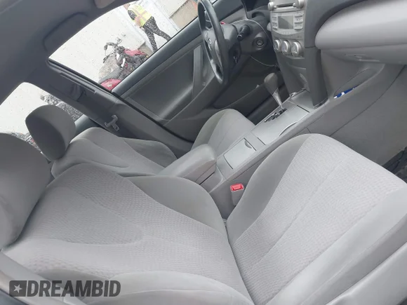✅ 2010 Toyota Camry XLE • VIN: 4T4BF3EK6AR069483 • Lot: 43660506. Wystawiony na IAAI z przebiegiem 107 111 mil. Bezpłatny archiwum sprzedaży aukcyjnych z USA i szczegółowy raport historii pojazdu na DreamBid. Zdjęcie 5.