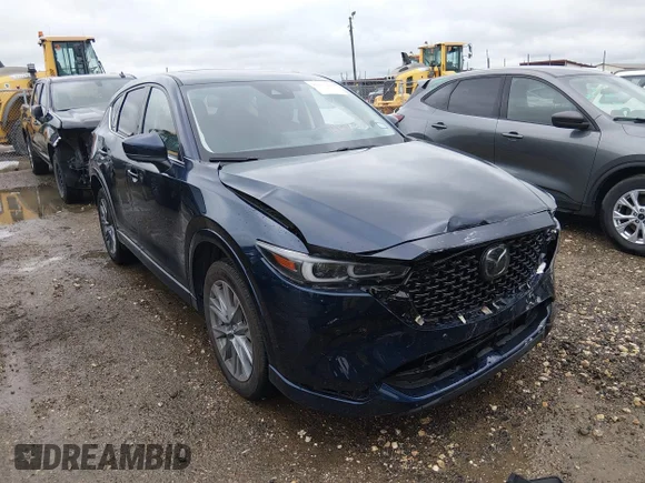 ✅ 2025 Mazda CX-5 S Premium Plus • VIN: JM3KFBEM2S0617697 • Лот: 45017239. Опубліковано раніше на IAAI з пробігом 12 671 миль. Безкоштовний доступ до архіву аукціонних продажів зі США та докладний звіт про історію автомобіля на DreamBid. Зображення 1.