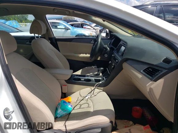 ✅ 2017 Hyundai Sonata SE • VIN: 5NPE24AF5HH487558 • Лот: 67592982. Опубліковано раніше на Copart з пробігом Не вказано. Безкоштовний доступ до архіву аукціонних продажів зі США та докладний звіт про історію автомобіля на DreamBid. Зображення 5.
