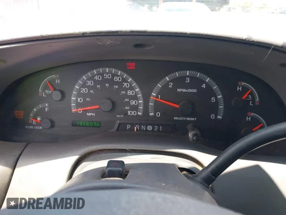 ✅ 2002 Ford F-150 XLT • VIN: 1FTRW07692KE29256 • Lot: 44711560. Wystawiony na IAAI z przebiegiem 195 603 mil. Bezpłatny archiwum sprzedaży aukcyjnych z USA i szczegółowy raport historii pojazdu na DreamBid. Zdjęcie 7.