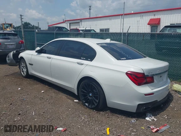 ✅ 2015 BMW 7 Series 750Li xDrive • VIN: WBAYF8C57FD655004 • Lot: 42272205. Wystawiony na IAAI z przebiegiem 77 677 mil. Bezpłatny archiwum sprzedaży aukcyjnych z USA i szczegółowy raport historii pojazdu na DreamBid. Zdjęcie 3.