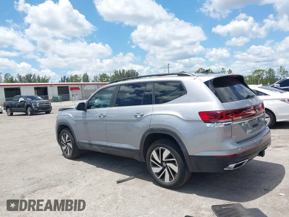✅ 2024 Volkswagen Atlas SE • VIN: 1V2JR2CA0RC578796 • Lot: 44984257. Listed on IAAI with 29,904 mi. Free auction sales archive from the USA and detailed vehicle history report at DreamBid. Image 3.