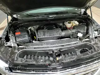 2024 Chevrolet Tahoe LT z VIN 1GNSKNKD2RR288605, wystawiony jako Copart lot #87201704 z przebiegiem 12 817 mil mil oraz Czysty tytuł • Clean title. Historia ofert i sprzedaży dostępna na DreamBid. Obrazek 14.