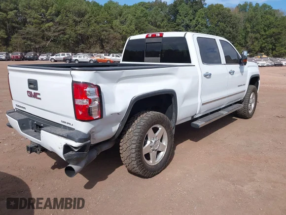 ✅ 2017 GMC Sierra 2500HD Denali • VIN: 1GT12UEY2HF239630 • Lot: 43362678. Wystawiony na IAAI z przebiegiem 168 508 mil. Bezpłatny archiwum sprzedaży aukcyjnych z USA i szczegółowy raport historii pojazdu na DreamBid. Zdjęcie 4.