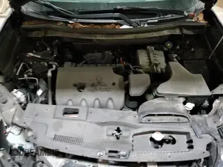 ✅ 2019 Mitsubishi Outlander ES • VIN: JA4AZ3A31KZ029424 • Lot: 92362365. Wystawiony na Copart z przebiegiem 99 578 mil. Bezpłatny archiwum sprzedaży aukcyjnych z USA i szczegółowy raport historii pojazdu na DreamBid. Zdjęcie 16.