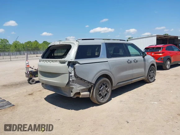 ✅ 2026 Kia Carnival EX • VIN: KNDNC5KA6T6090076 • Lot: 45122390. Wystawiony na IAAI z przebiegiem 8 800 mil. Bezpłatny archiwum sprzedaży aukcyjnych z USA i szczegółowy raport historii pojazdu na DreamBid. Zdjęcie 4.