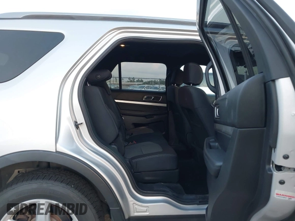 ✅ 2017 Ford Explorer XLT • VIN: 1FM5K8D84HGE12838 • Lot: 43740514. Wystawiony na IAAI z przebiegiem 55 253 mil. Bezpłatny archiwum sprzedaży aukcyjnych z USA i szczegółowy raport historii pojazdu na DreamBid. Zdjęcie 8.