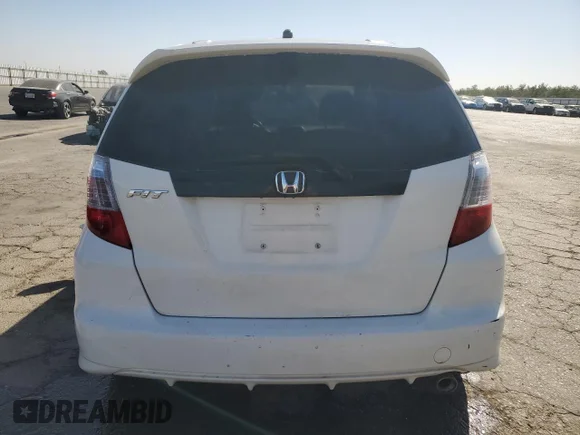 ✅ 2013 Honda Fit Sport • VIN: JHMGE8H5XDC062538 • Lot: 76825274. Wystawiony na Copart z przebiegiem 80 153 mil. Bezpłatny archiwum sprzedaży aukcyjnych z USA i szczegółowy raport historii pojazdu na DreamBid. Zdjęcie 6.