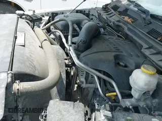 2019 Ram 1500 Big Horn z VIN 1C6RR6TT1KS593811, wystawiony jako IAAI lot #42006658 z przebiegiem 169 121 mil mil oraz . Historia ofert i sprzedaży dostępna na DreamBid. Obrazek 23.