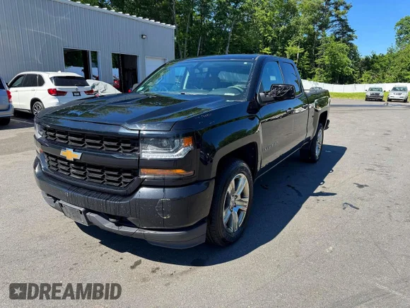 ✅ 2018 Chevrolet Silverado 1500 Custom • VIN: 1GCRCPEH6JZ380254 • Lot: 56408776. Wystawiony na Copart z przebiegiem 146 180 mil. Bezpłatny archiwum sprzedaży aukcyjnych z USA i szczegółowy raport historii pojazdu na DreamBid. Zdjęcie 1.