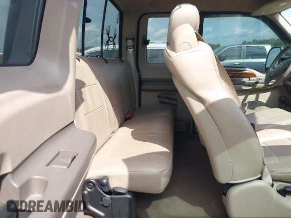 ✅ 2002 Ford F-350 XL • VIN: 1FTSX31L72ED58989 • Lot: 43324588. Wystawiony na IAAI z przebiegiem Nie podano. Bezpłatny archiwum sprzedaży aukcyjnych z USA i szczegółowy raport historii pojazdu na DreamBid. Zdjęcie 8.