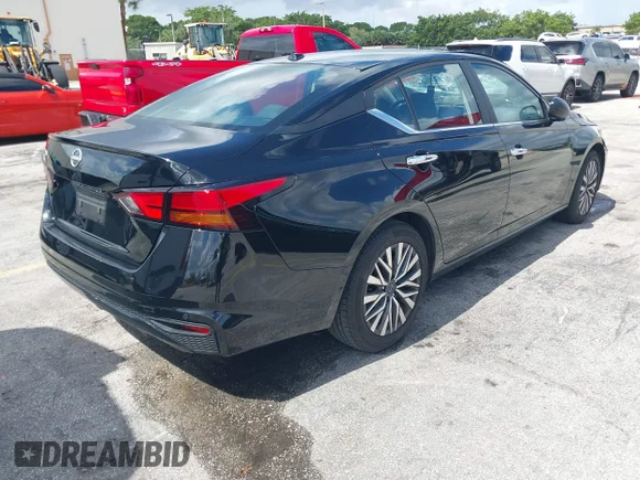 ✅ 2025 Nissan Altima SV • VIN: 1N4BL4DV0SN369014 • Lot: 45166493. Wystawiony na IAAI z przebiegiem 23 661 mil. Bezpłatny archiwum sprzedaży aukcyjnych z USA i szczegółowy raport historii pojazdu na DreamBid. Zdjęcie 4.