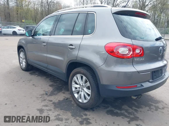 ✅ 2009 Volkswagen Tiguan SE • VIN: WVGBV75N89W532108 • Lot: 44904157. Wystawiony na IAAI z przebiegiem 87 756 mil. Bezpłatny archiwum sprzedaży aukcyjnych z USA i szczegółowy raport historii pojazdu na DreamBid. Zdjęcie 3.