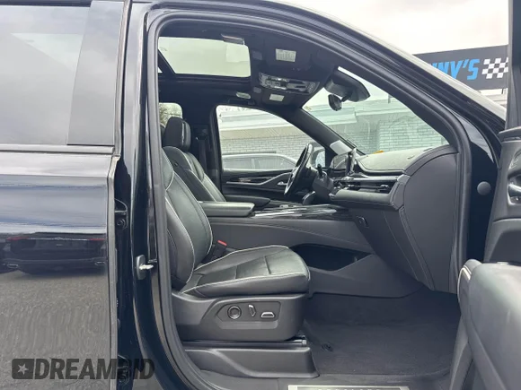 ✅ 2021 Cadillac Escalade ESV Sport • VIN: 1GYS4PKL4MR390707 • Lot: 44972642. Wystawiony na IAAI z przebiegiem 199 998 mil. Bezpłatny archiwum sprzedaży aukcyjnych z USA i szczegółowy raport historii pojazdu na DreamBid. Zdjęcie 5.