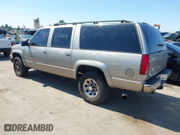 ✅ 1999 Chevrolet Suburban • VIN: 1GNFK16R0XJ560144 • Lot: 43267797. Wystawiony na IAAI z przebiegiem 232 125 mil. Bezpłatny archiwum sprzedaży aukcyjnych z USA i szczegółowy raport historii pojazdu na DreamBid. Zdjęcie 3.