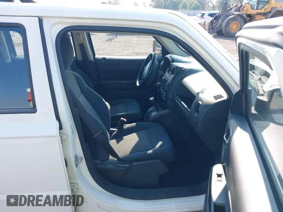 ✅ 2010 Jeep Patriot Sport • VIN: 1J4NT2GB3AD553553 • Лот: 43007059. Опубликован ранее на IAAI с пробегом 122 691 миль. Бесплатный доступ к архиву аукционных продаж из США и подробный отчёт об истории автомобиля на DreamBid. Изображение 5.