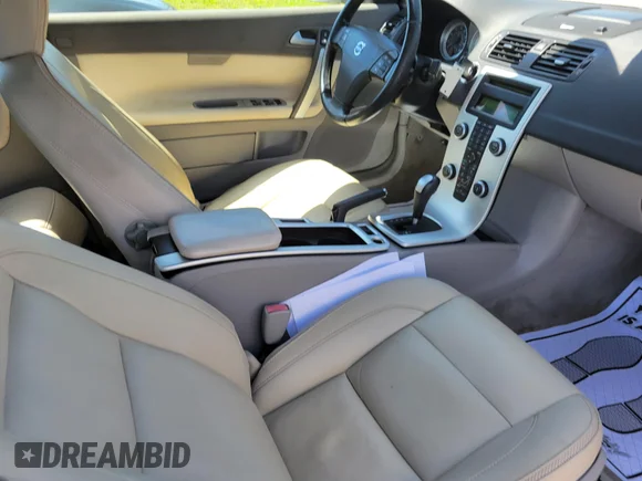 ✅ 2013 Volvo C70 T5 • VIN: YV1672MCODJ138119 • Лот: 42450961. Опубліковано раніше на IAAI з пробігом 75 588 миль. Безкоштовний доступ до архіву аукціонних продажів зі США та докладний звіт про історію автомобіля на DreamBid. Зображення 5.