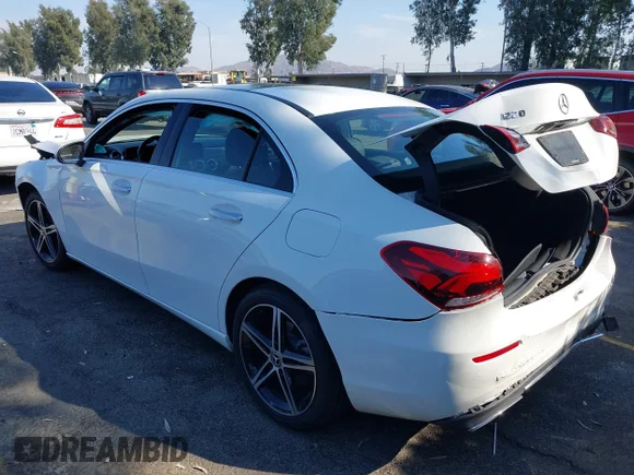 ✅ 2019 Mercedes-Benz A 220 • VIN: WDD3G4EB9KW019808 • Lot: 40488046. Wystawiony na IAAI z przebiegiem 53 061 mil. Bezpłatny archiwum sprzedaży aukcyjnych z USA i szczegółowy raport historii pojazdu na DreamBid. Zdjęcie 3.