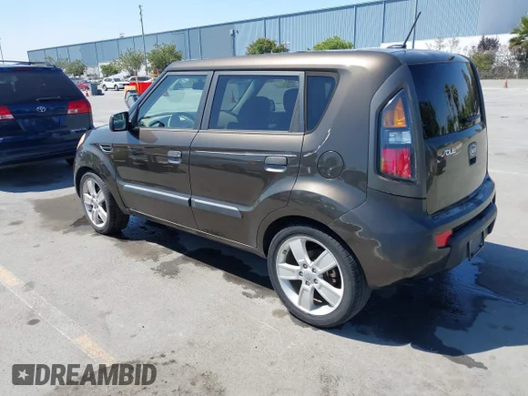 ✅ 2010 Kia Soul + • VIN: KNDJT2A26A7125049 • Лот: 45383705. Опубліковано раніше на IAAI з пробігом 185 201 миль. Безкоштовний доступ до архіву аукціонних продажів зі США та докладний звіт про історію автомобіля на DreamBid. Зображення 3.