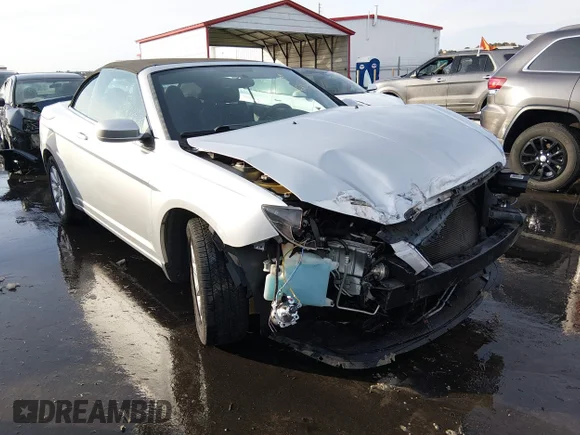 ✅ 2011 Chrysler 200 Touring • VIN: 1C3BC2EG0BN601100 • Lot: 44282312. Wystawiony na IAAI z przebiegiem 117 038 mil. Bezpłatny archiwum sprzedaży aukcyjnych z USA i szczegółowy raport historii pojazdu na DreamBid. Zdjęcie 1.