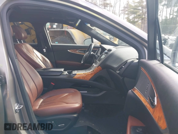 ✅ 2017 Lincoln MKX Reserve • VIN: 2LMPJ8LR1HBL40370 • Lot: 44734302. Wystawiony na IAAI z przebiegiem 59 813 mil. Bezpłatny archiwum sprzedaży aukcyjnych z USA i szczegółowy raport historii pojazdu na DreamBid. Zdjęcie 5.