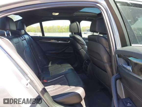 ✅ 2018 BMW 5 Series 530e • VIN: WBAJA9C55JB250298 • Лот: 44911596. Опубліковано раніше на IAAI з пробігом 88 738 миль. Безкоштовний доступ до архіву аукціонних продажів зі США та докладний звіт про історію автомобіля на DreamBid. Зображення 8.