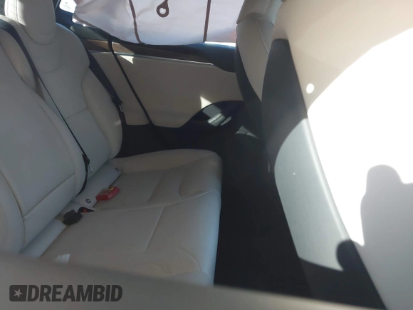 ✅ 2022 Tesla Model S • VIN: 5YJSA1E57NF486153 • Lot: 44124456. Wystawiony na IAAI z przebiegiem 56 335 mil. Bezpłatny archiwum sprzedaży aukcyjnych z USA i szczegółowy raport historii pojazdu na DreamBid. Zdjęcie 8.