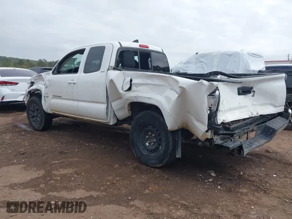 ✅ 2023 Toyota Tacoma SR • VIN: 3TYRX5GN8PT073775 • Lot: 44711483. Wystawiony na IAAI z przebiegiem 62 426 mil. Bezpłatny archiwum sprzedaży aukcyjnych z USA i szczegółowy raport historii pojazdu na DreamBid. Zdjęcie 3.