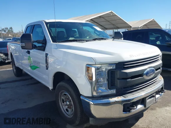 ✅ 2018 Ford F-250 XL • VIN: 1FT7X2A66JEB60753 • Lot: 43162158. Wystawiony na IAAI z przebiegiem 158 354 mil. Bezpłatny archiwum sprzedaży aukcyjnych z USA i szczegółowy raport historii pojazdu na DreamBid. Zdjęcie 1.