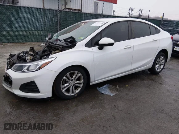 ✅ 2019 Chevrolet Cruze LS • VIN: 1G1BC5SM7K7132978 • Lot: 44548904. Wystawiony na IAAI z przebiegiem 184 971 mil. Bezpłatny archiwum sprzedaży aukcyjnych z USA i szczegółowy raport historii pojazdu na DreamBid. Zdjęcie 2.