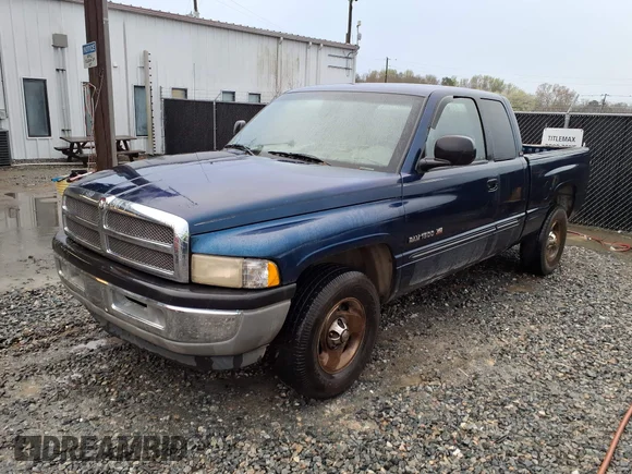 ✅ 2001 Dodge 1500 • VIN: 3B7HC13Y31G738115 • Лот: 44602367. Опубліковано раніше на IAAI з пробігом 203 174 миль. Безкоштовний доступ до архіву аукціонних продажів зі США та докладний звіт про історію автомобіля на DreamBid. Зображення 2.