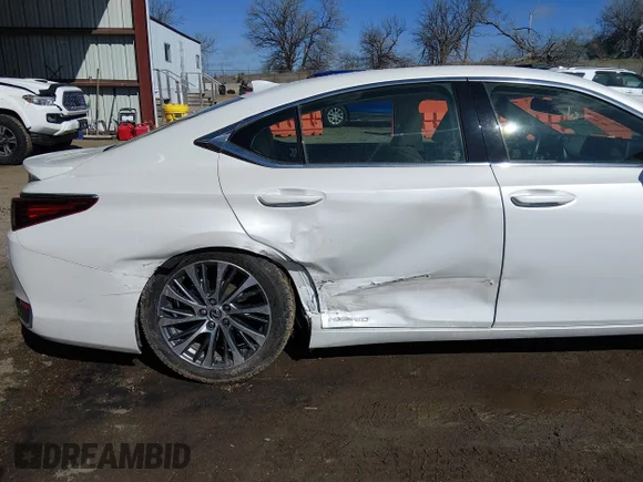 ✅ 2019 Lexus ES 300h Ultra Luxury • VIN: JTHB21B13K2032252 • Лот: 44584293. Опубліковано раніше на IAAI з пробігом 41 073 миль. Безкоштовний доступ до архіву аукціонних продажів зі США та докладний звіт про історію автомобіля на DreamBid. Зображення 6.
