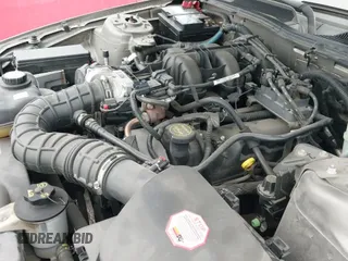 2005 Ford Mustang Deluxe z VIN 1ZVFT80N855119319, wystawiony jako IAAI lot #43340661 z przebiegiem 106 385 mil mil oraz . Historia ofert i sprzedaży dostępna na DreamBid. Obrazek 19.