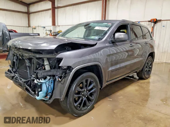 ✅ 2020 Jeep Grand Cherokee Altitude • VIN: 1C4RJFAGXLC361502 • Лот: 74290845. Опубліковано раніше на Copart з пробігом 94 069 миль. Безкоштовний доступ до архіву аукціонних продажів зі США та докладний звіт про історію автомобіля на DreamBid. Зображення 1.